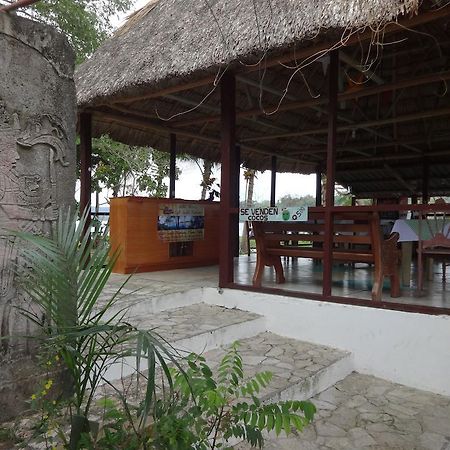 Hotel Santa Barbara Tikal Flores Exteriör bild